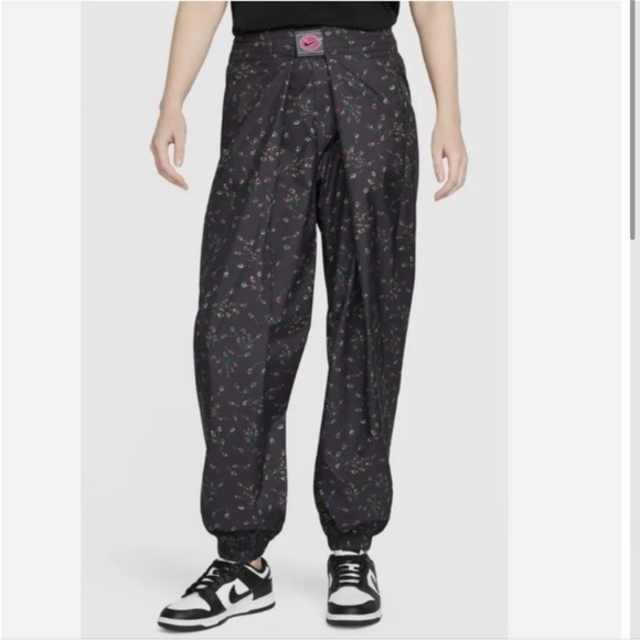 NIKE NWT ICON CLASH ROSEBUD JOGGERS - Picture 1 of 9